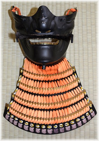 самурайская защитная маска МЭНПО: деталь самурайского доспеха