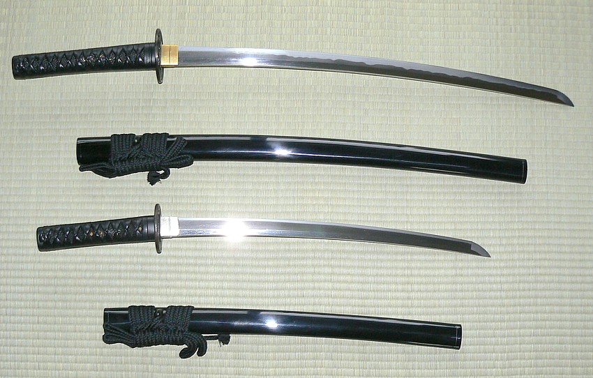 Пара самурайских мечей