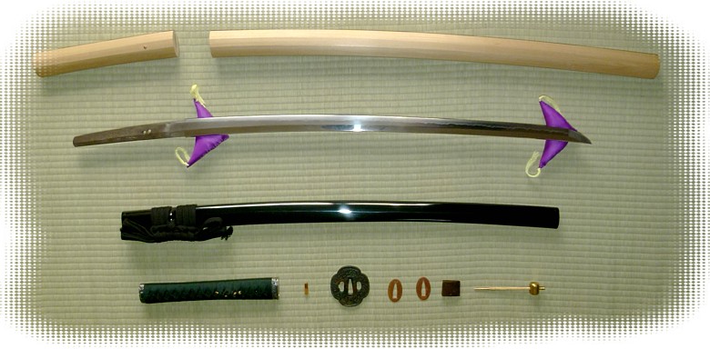 японские самурайские мечи в магазине Аояма До